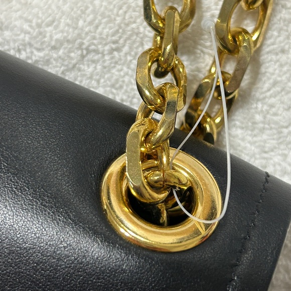 MOSCHINO black leather handbag with gold chain (handle) and gold buckle - Picture 6 of 15